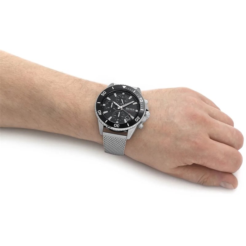 1513904handon.jpg