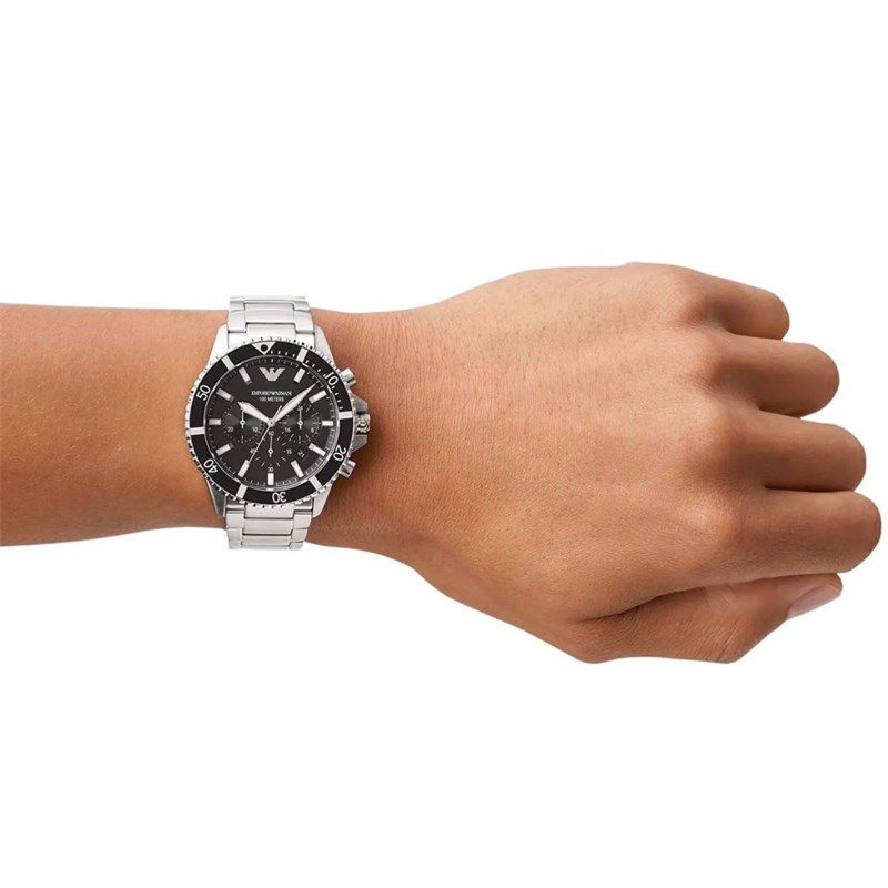 ar11360handdiver.jpg