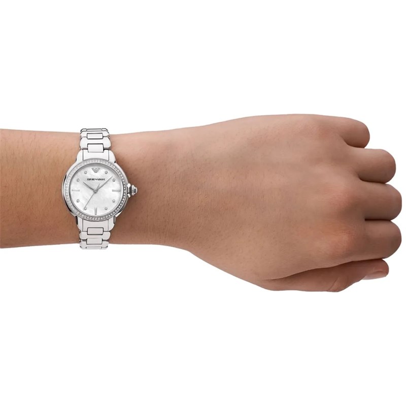 ar11596handon.jpg