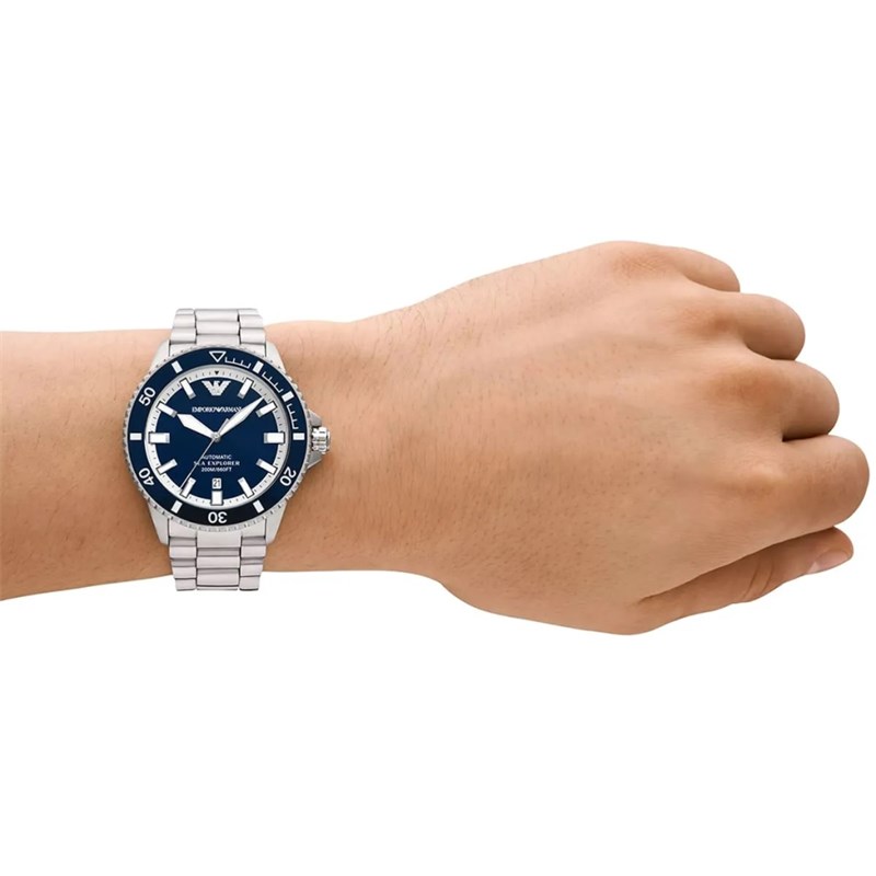 ar60087hand.jpg